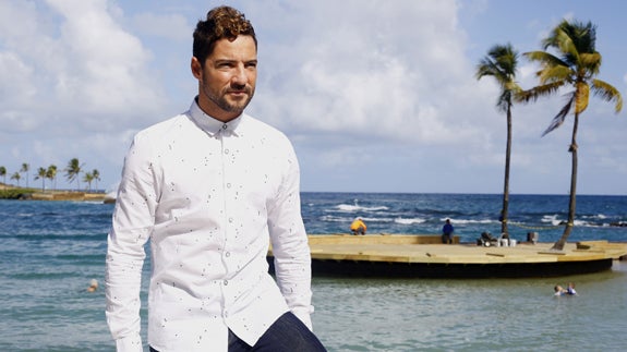 David Bisbal le echa un capote a Manel Navarro