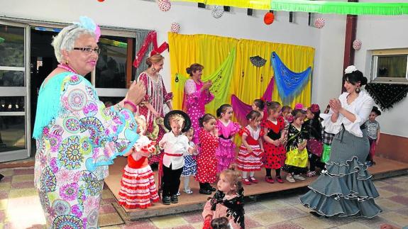 Una pequeña Feria de Abril en la guardería de Guardo