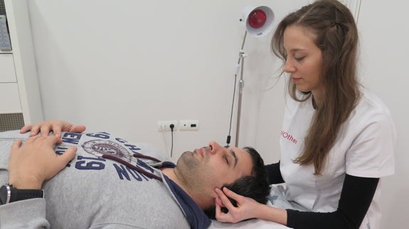 «Muchos trastornos temporomandibulares pueden ser resueltos únicamente con tratamientos fisioterapeúticos»