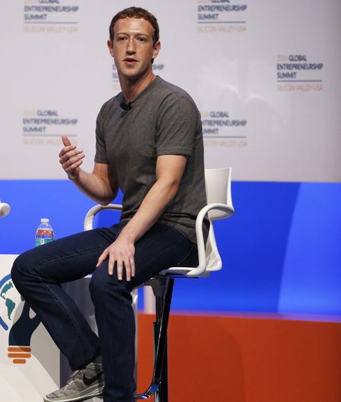 Mark Zuckerberg se gradúa en la Universidad de Harvard