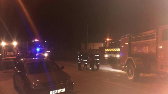 El fuego calcina la zona de panificación de una fábrica de Villarramiel
