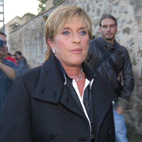 Un compañero de Chelo García Cortés se ríe de su orientación sexual