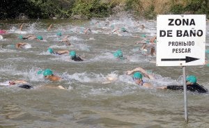 350 triatletas inundan el Pisuerga