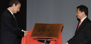 Zapatero apoya al Instituto Confucio de León como buen proyecto para atraer turismo