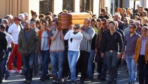 Dos mil personas despiden al brigadista muerto en León