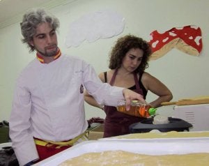 El cocinero Víctor Carranza impartió un taller de cocina navideña en Baltanás